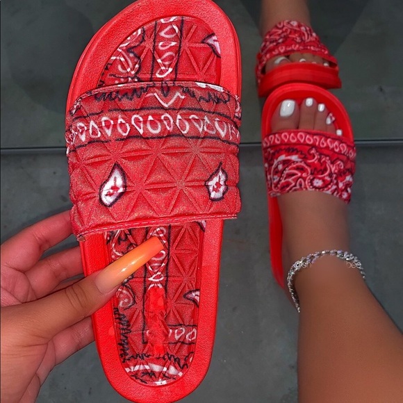 🔥New🔥 Antoinette Bandana Slide-Red - Super Comfy - Picture 2 of 2
